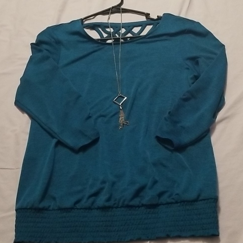 Apt 9 top